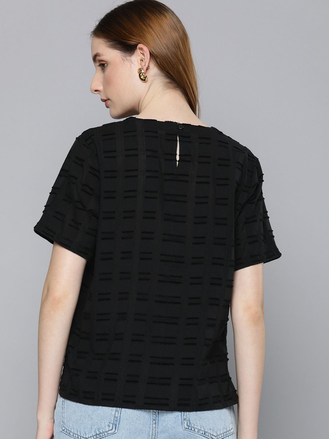 Women's Checked Round Neck T-shirt - 56b2f609-73fc-47c8-b944-6645bdd4a7bb1706073776310-Levis-Women-Tshirts-3621706073775909-4 View