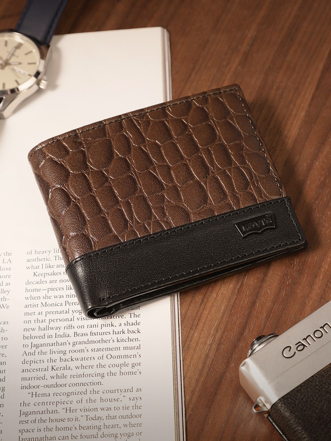 Men's Brown Textured Card Holder - 64947e5f-0b6e-4e19-b811-2845c316fa911744178030619-Levis-Men-Textured-Leather-Two-Fold-Wallet-8211744178029809-1 View