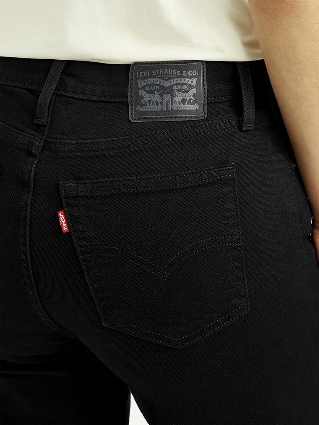 Women's 724 Black Straight Fit High Rise Jeans - Detail View