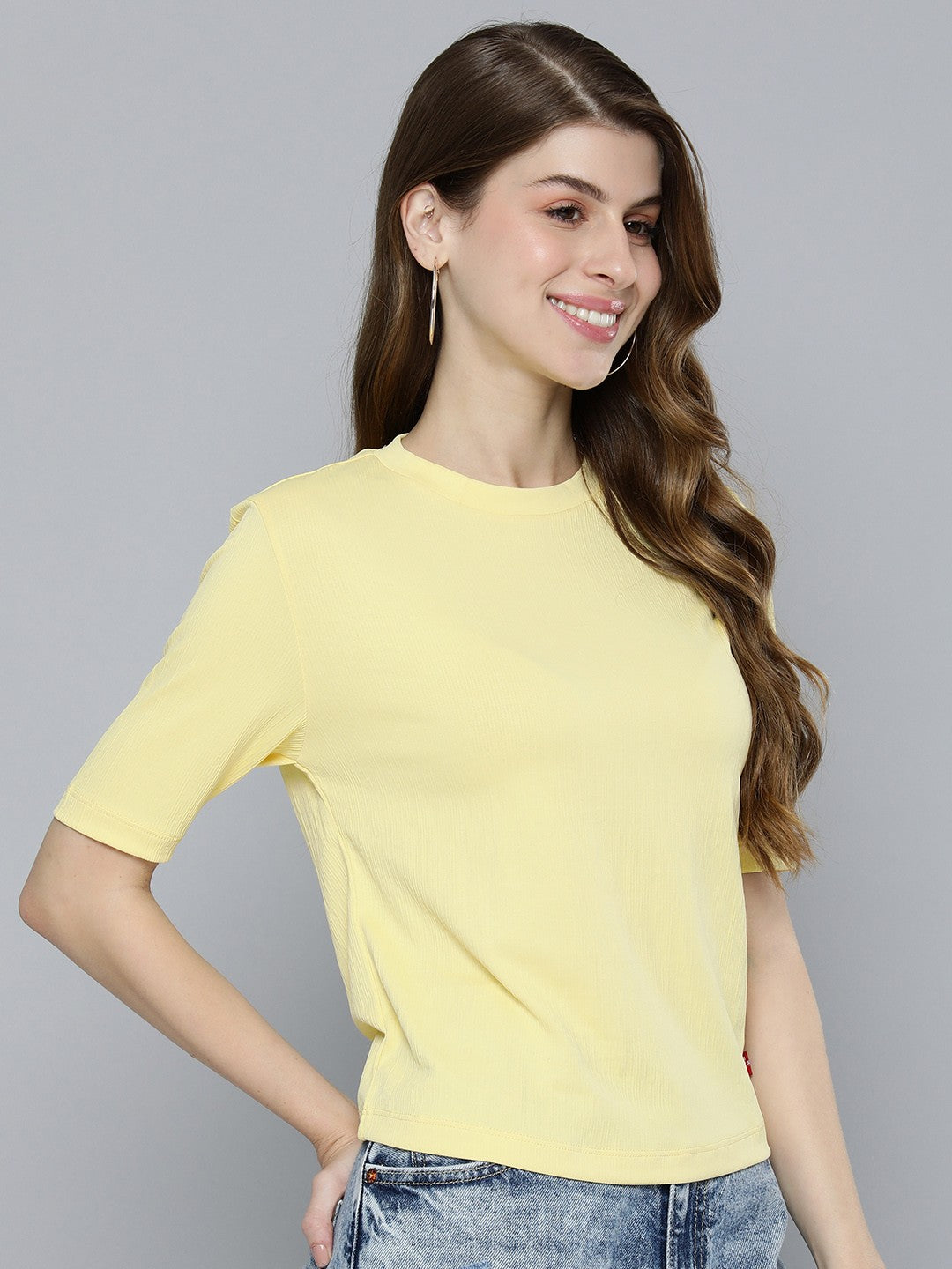 Women's Textured Crew Neck Cropped T-shirt - 80e697ea-5322-47d4-b2c9-f77401be6ce71710998088173-Levis-Women-Tshirts-6241710998087909-3 View