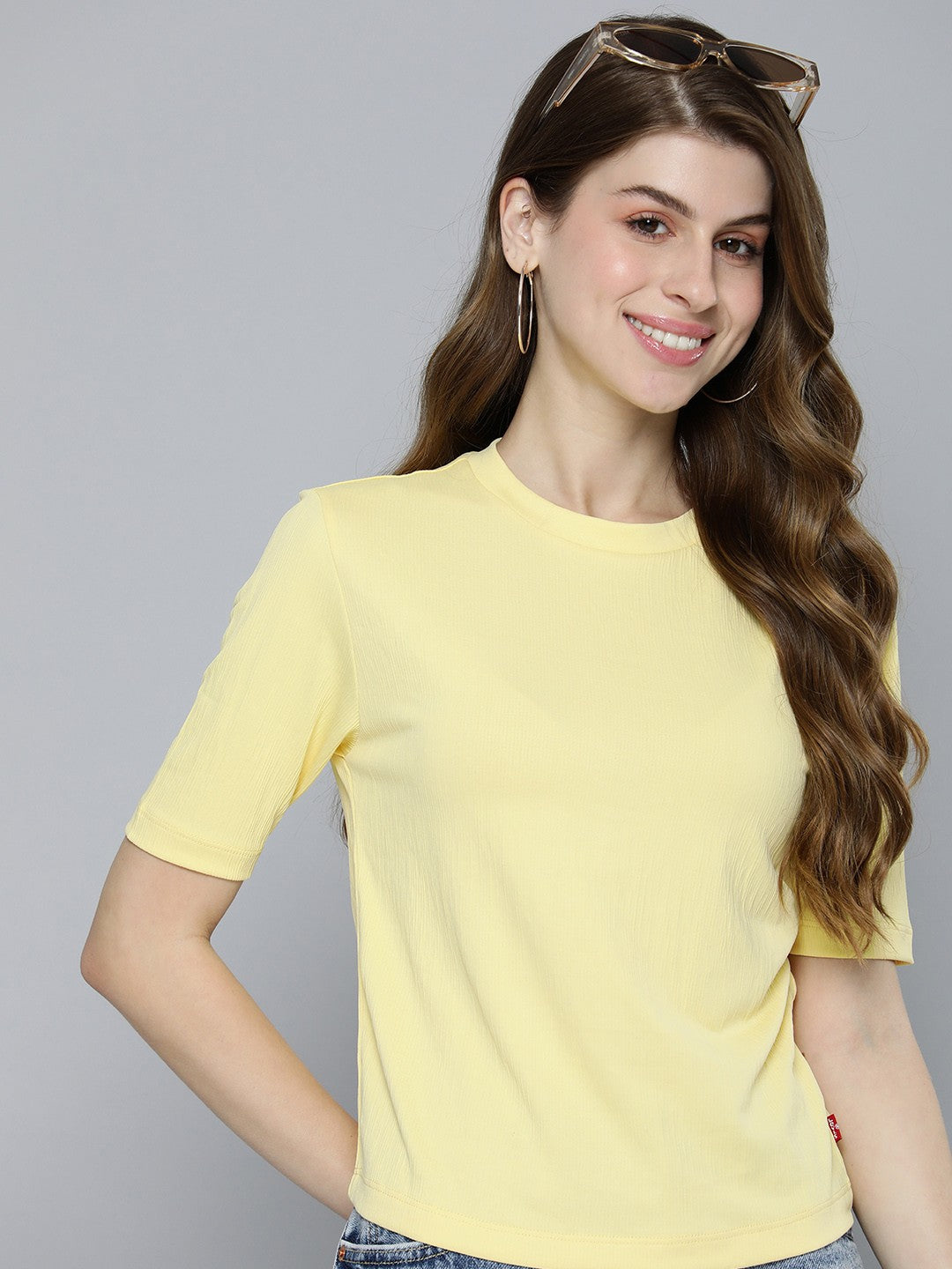 Women's Textured Crew Neck Cropped T-shirt - 82f66330-514b-4881-9b75-cec8d0835e621710998088206-Levis-Women-Tshirts-6241710998087909-1 View