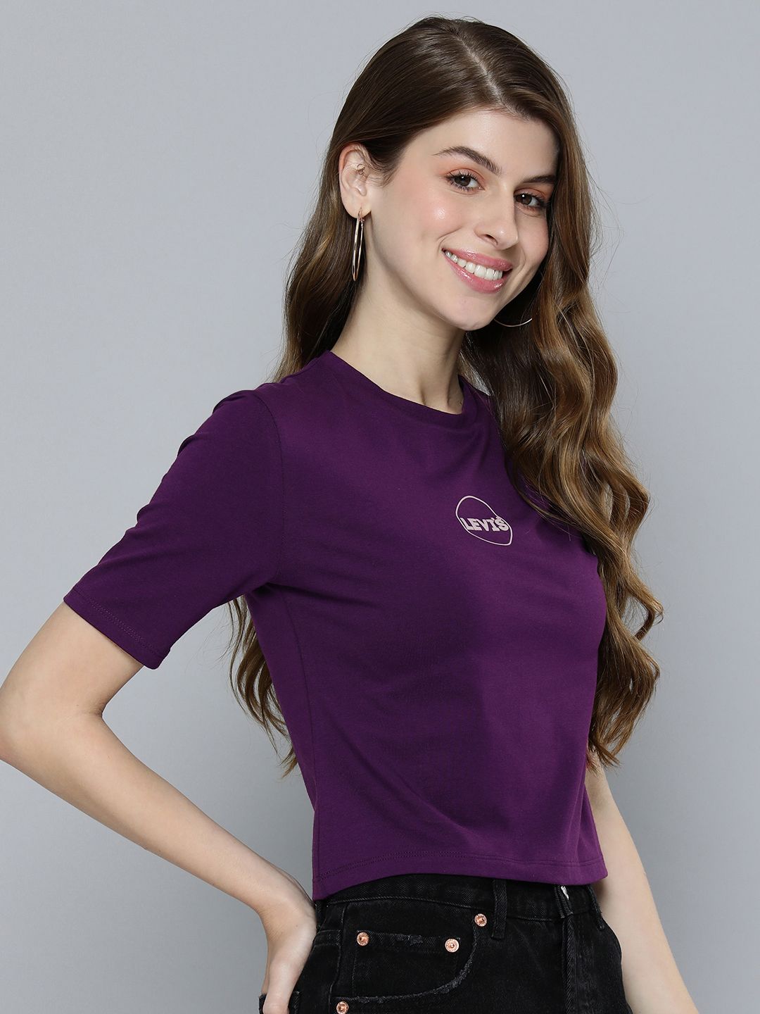 Women's Brand Logo Slim Fit T-shirt - 8679b929-0145-41c4-a40c-6dd05c8d76311710998069674-Levis-Women-Tshirts-6621710998069329-3 View