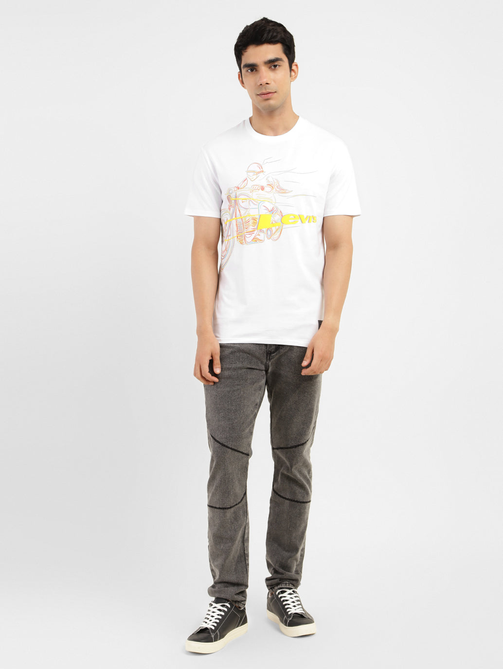 Men's Graphic Print Slim Fit T-shirt – Levis India Store