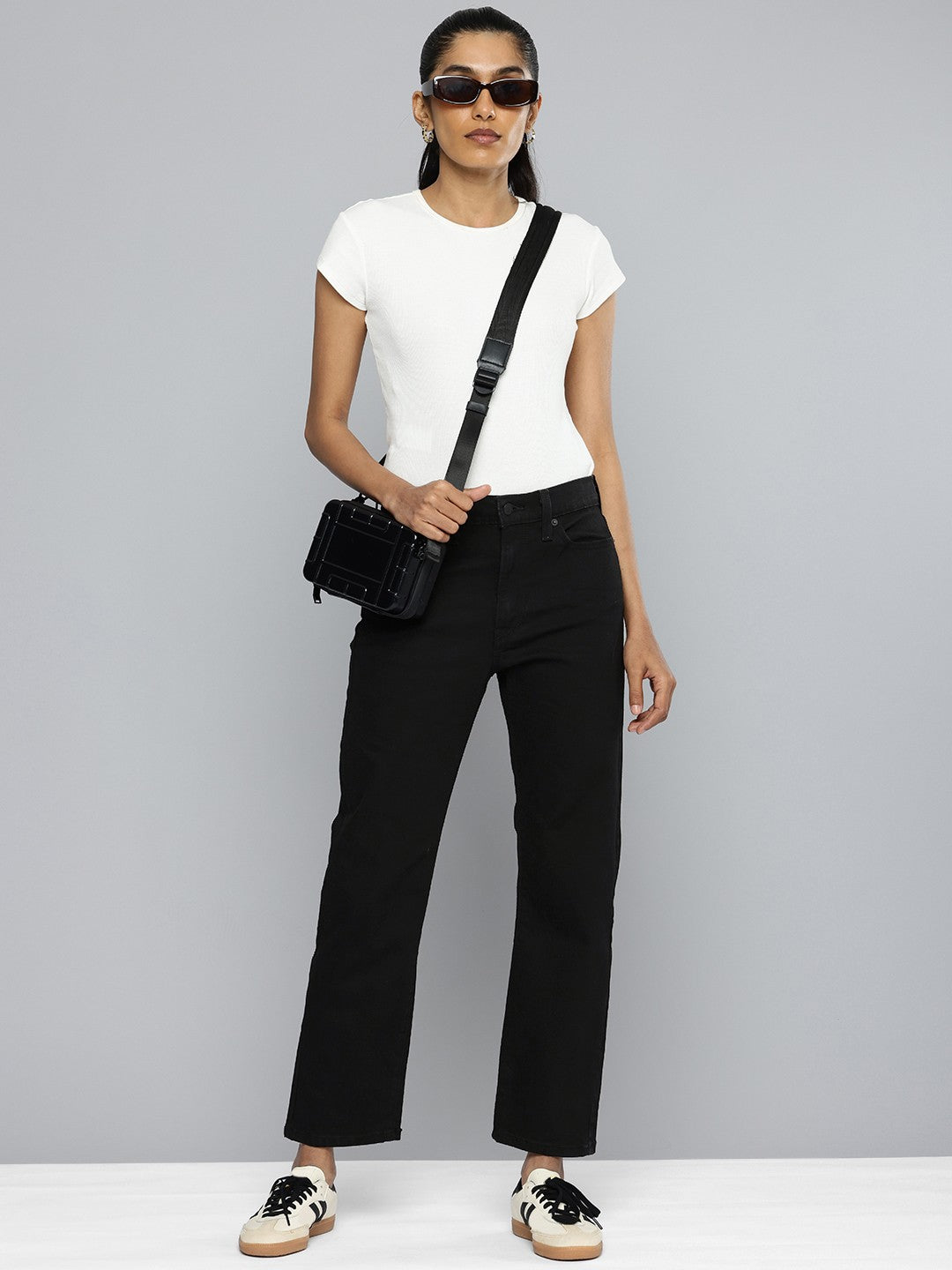 Women's Black Wedgie Straight Fit Mid Rise Jeans