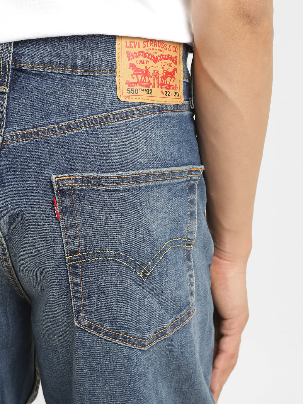 Buy Men's 550 Blue Relaxed Fit Mid Rise Jeans Online – Levis India