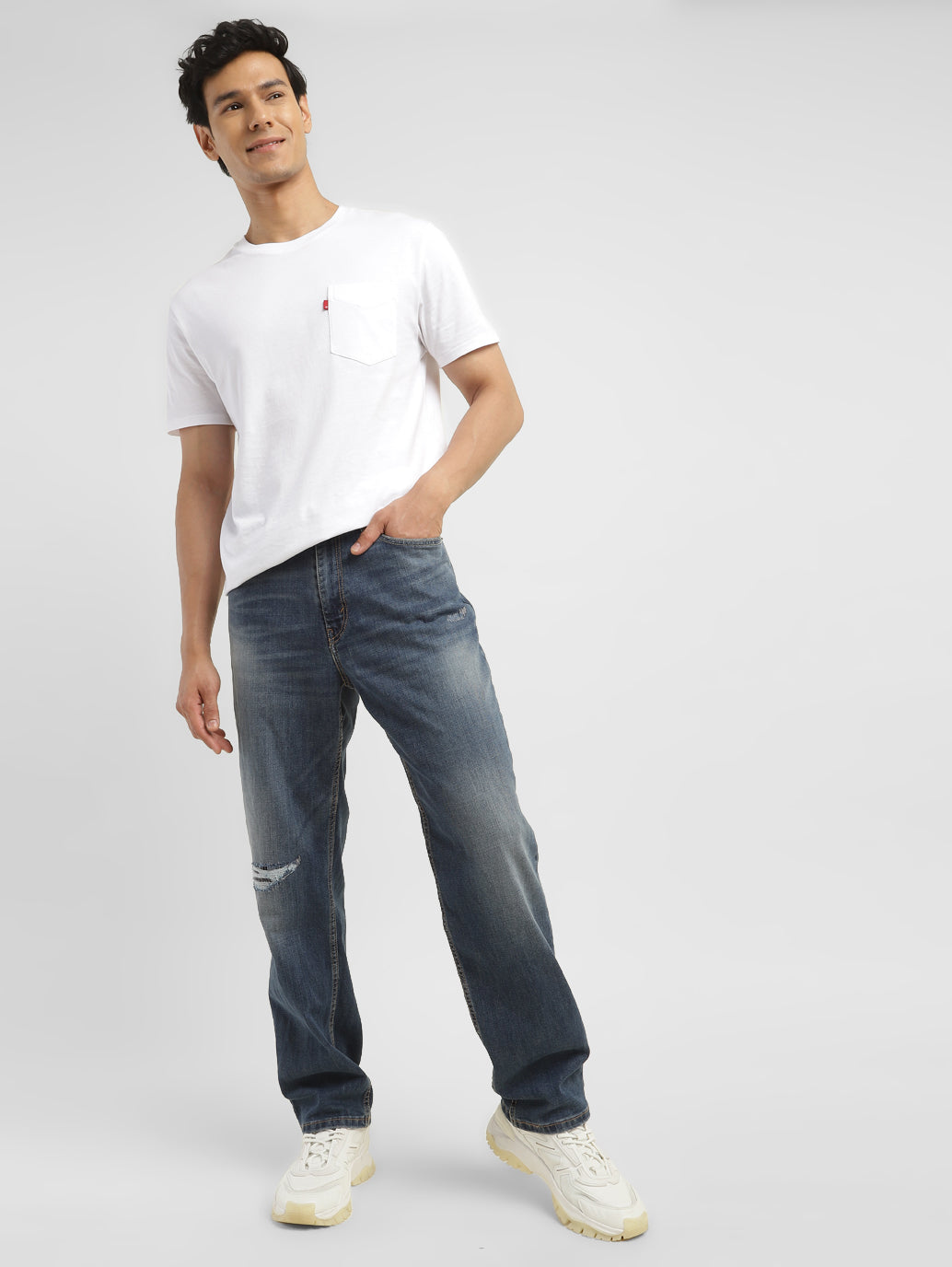 Men's 550 Blue Loose Fit Mid Rise Jeans - Front View
