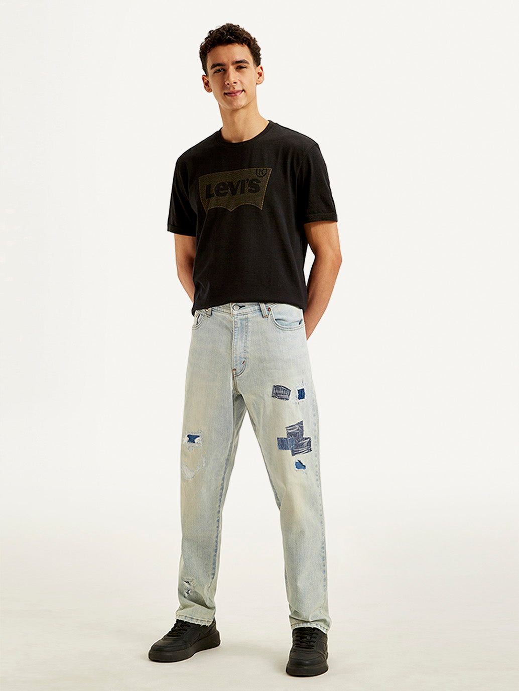 Men's 550'92 Blue Loose Fit Mid Rise Jeans - Styleshot View