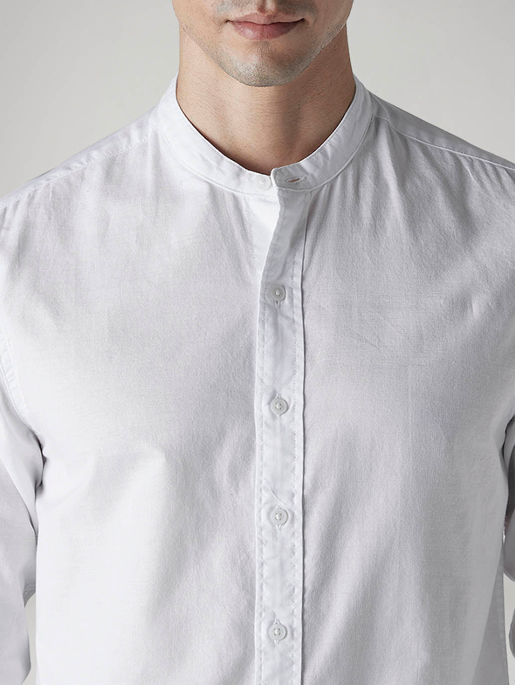 Men's Solid Slim Fit Oxford Shirt - Detail View