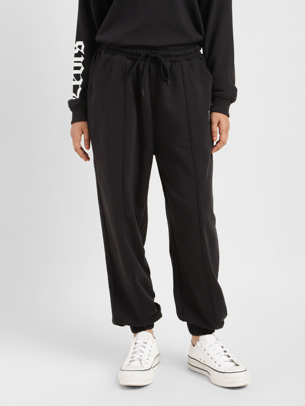Women's Mid Rise Black Regular Fit Joggers
