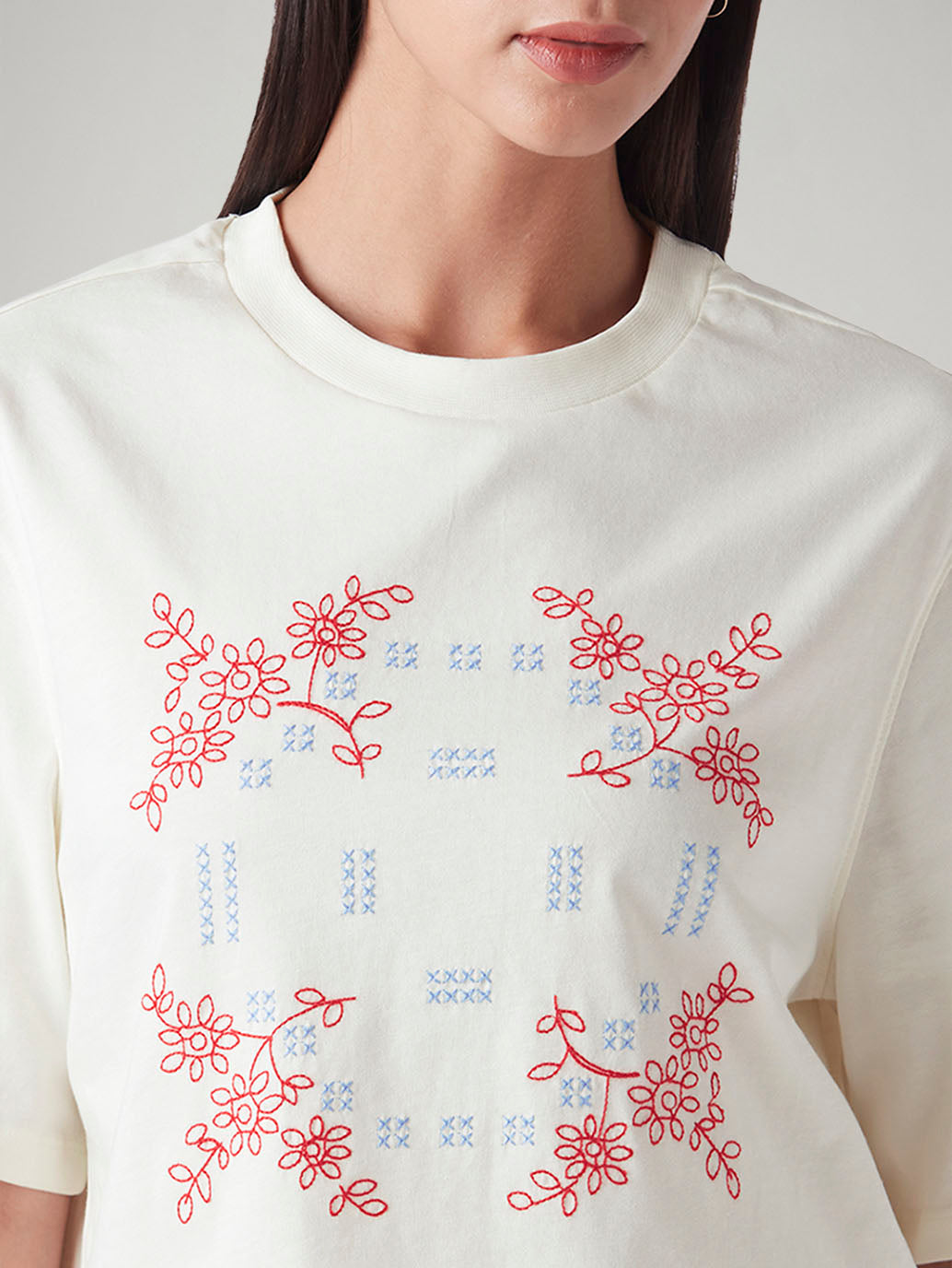 Women's Embroidered Relaxed Fit T-Shirt - Detail View
