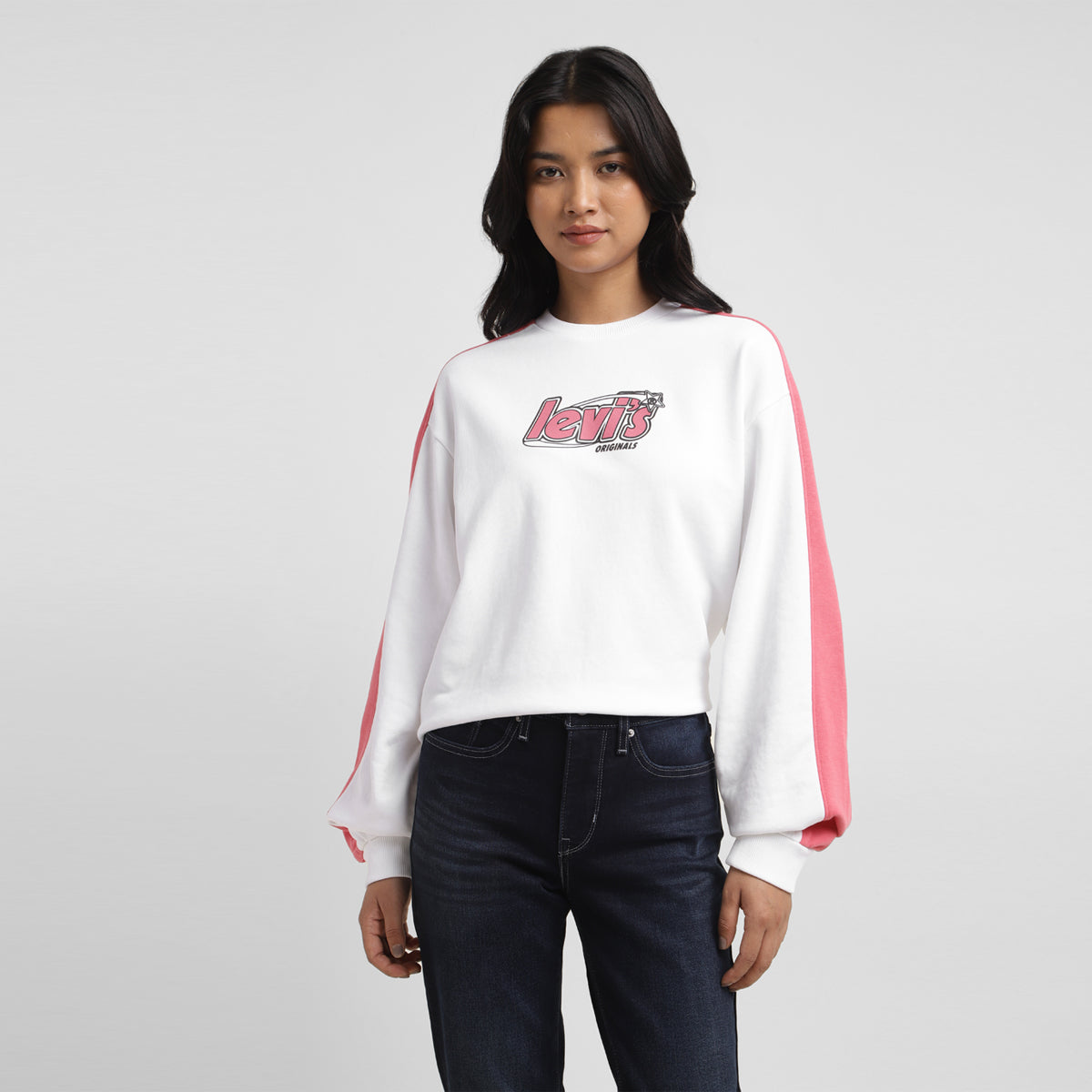 Women s Brand Logo White Crew Neck Sweatshirt Levis India Store