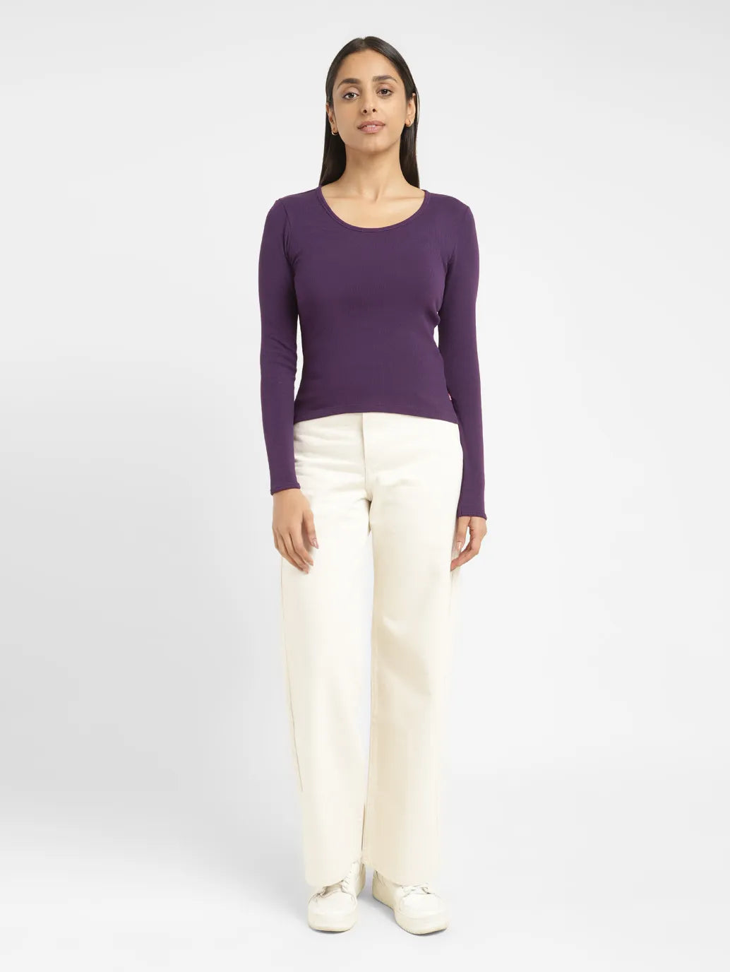 Women's Solid Scoop Neck T-shirt – Levis India Store Women's Solid Scoop Neck T-shirt – Levis India Store