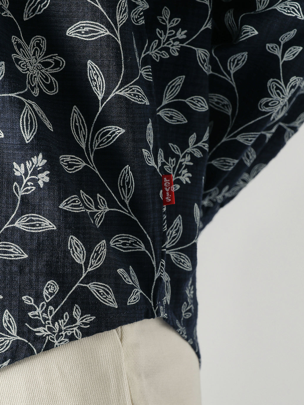 Women's Floral Regular Fit Collar Neck Top - Detailshot2 View