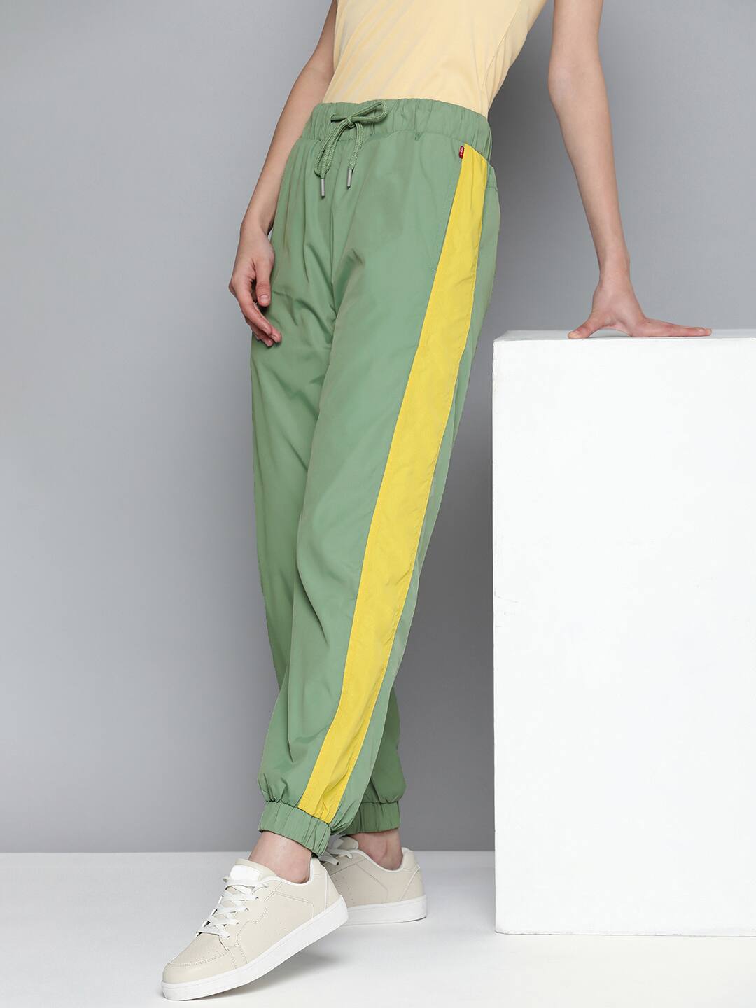 Women's Mid Rise Green Loose Tapered Fit Joggers