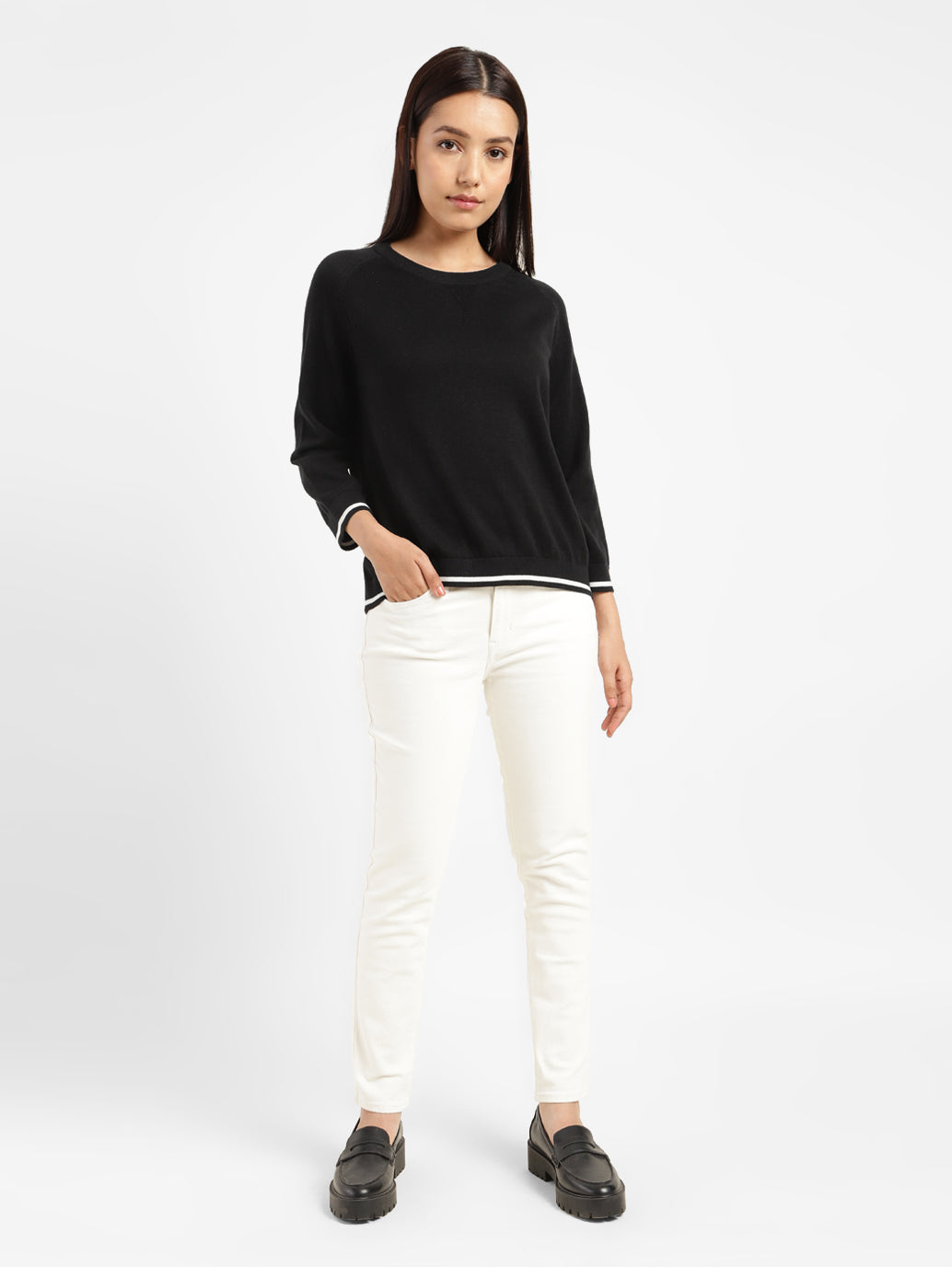 Women's solid round neck sweater