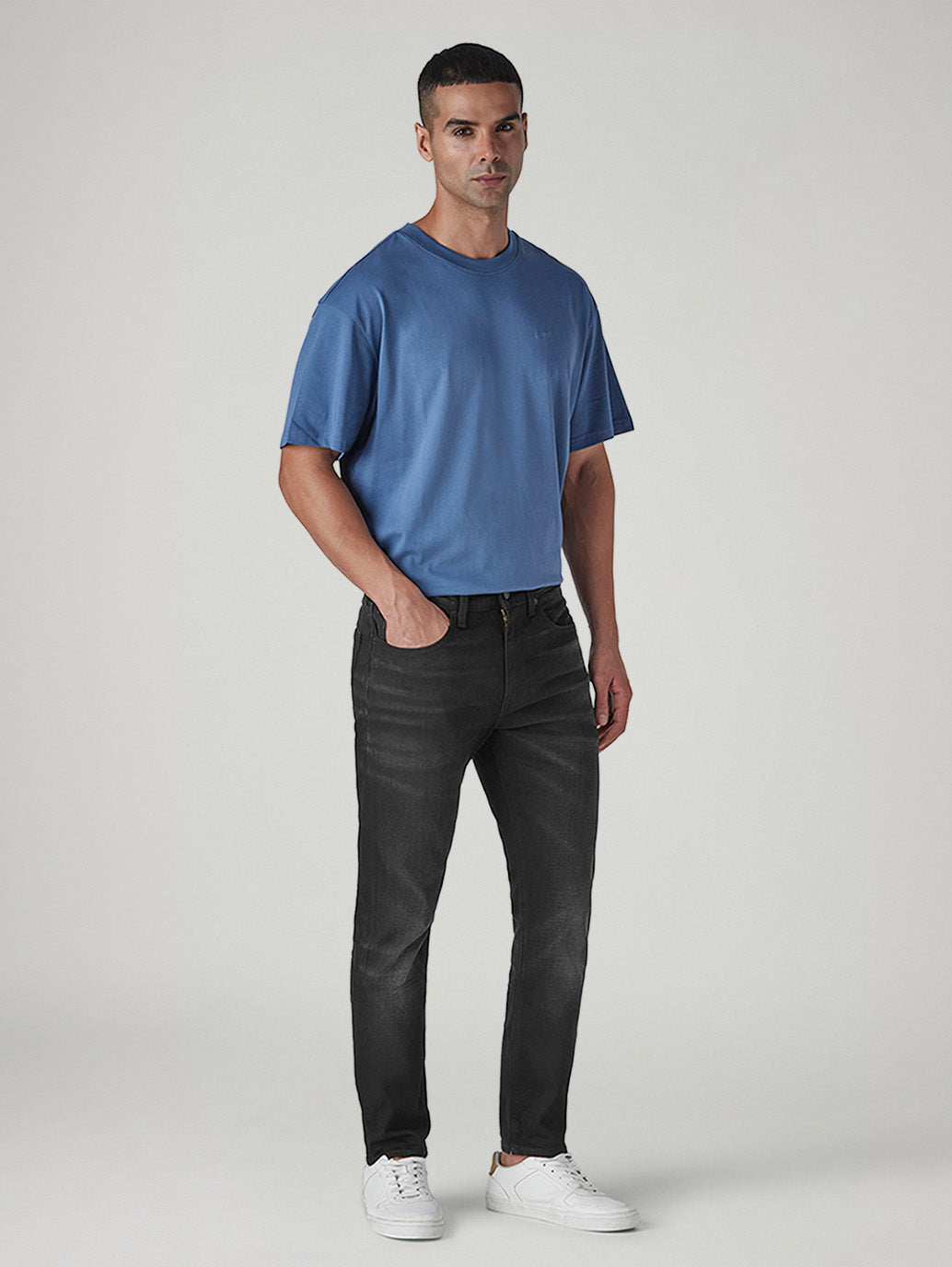 Men's 541 Black Athletic Tapered Fit Mid Rise Selvedge Jeans