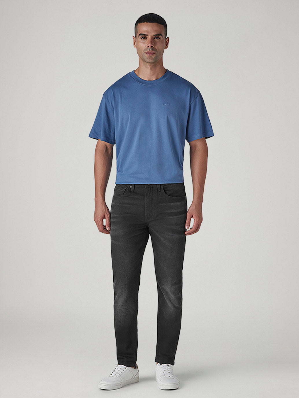 Men's 541 Black Athletic Tapered Fit Mid Rise Selvedge Jeans - Front View