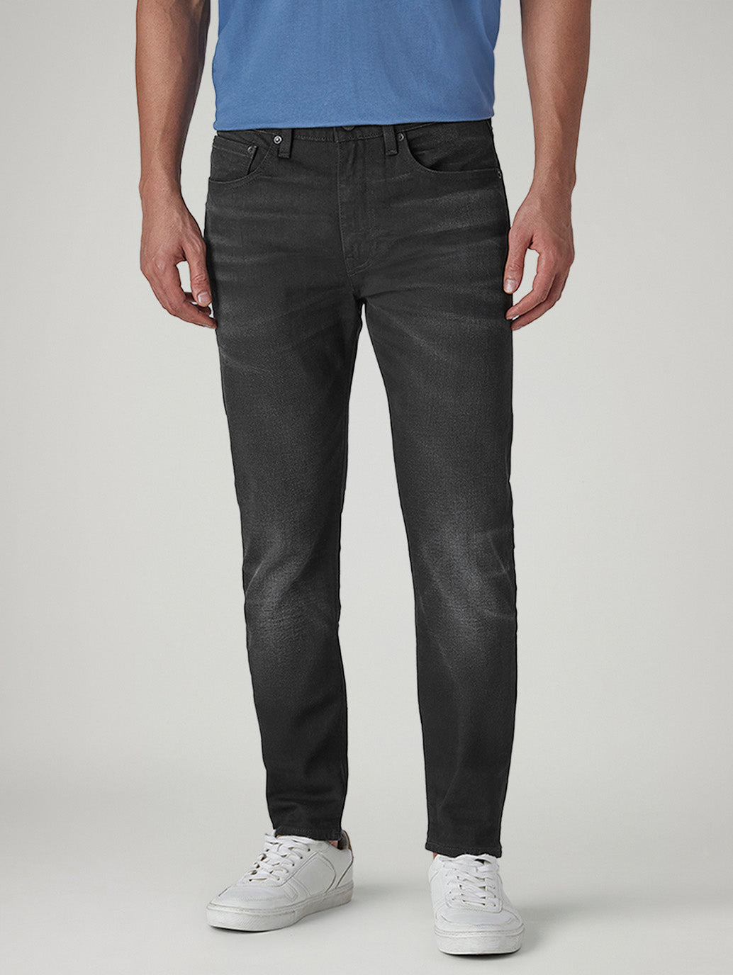 Men's 541 Black Athletic Tapered Fit Mid Rise Selvedge Jeans - Front View