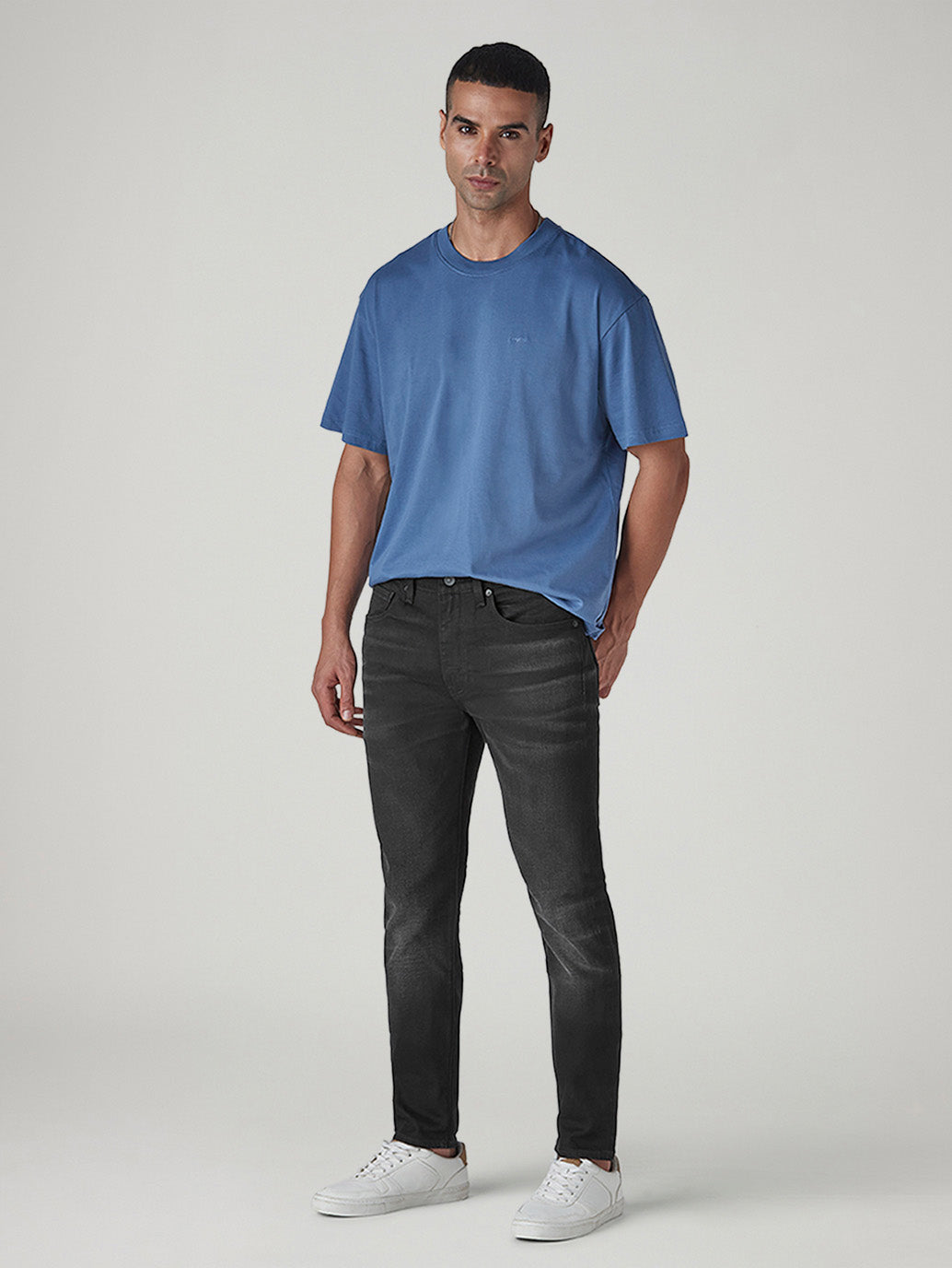 Men's 541 Black Athletic Tapered Fit Mid Rise Selvedge Jeans - Side View