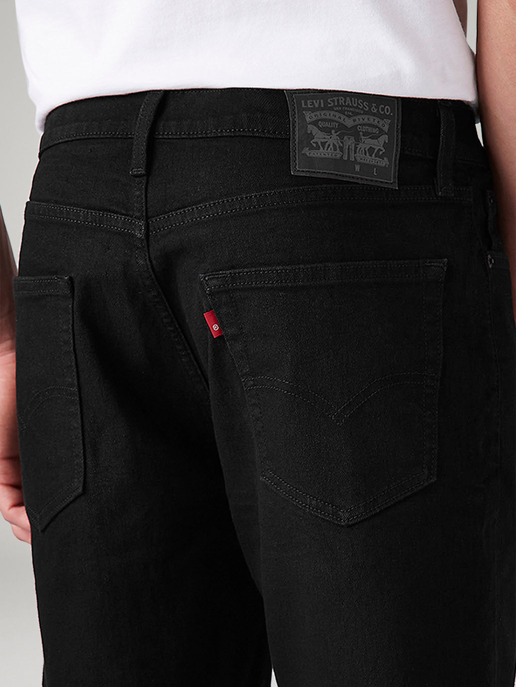 Men's 541 Black Athletic Tapered Fit Mid Rise Shorts - Detail View