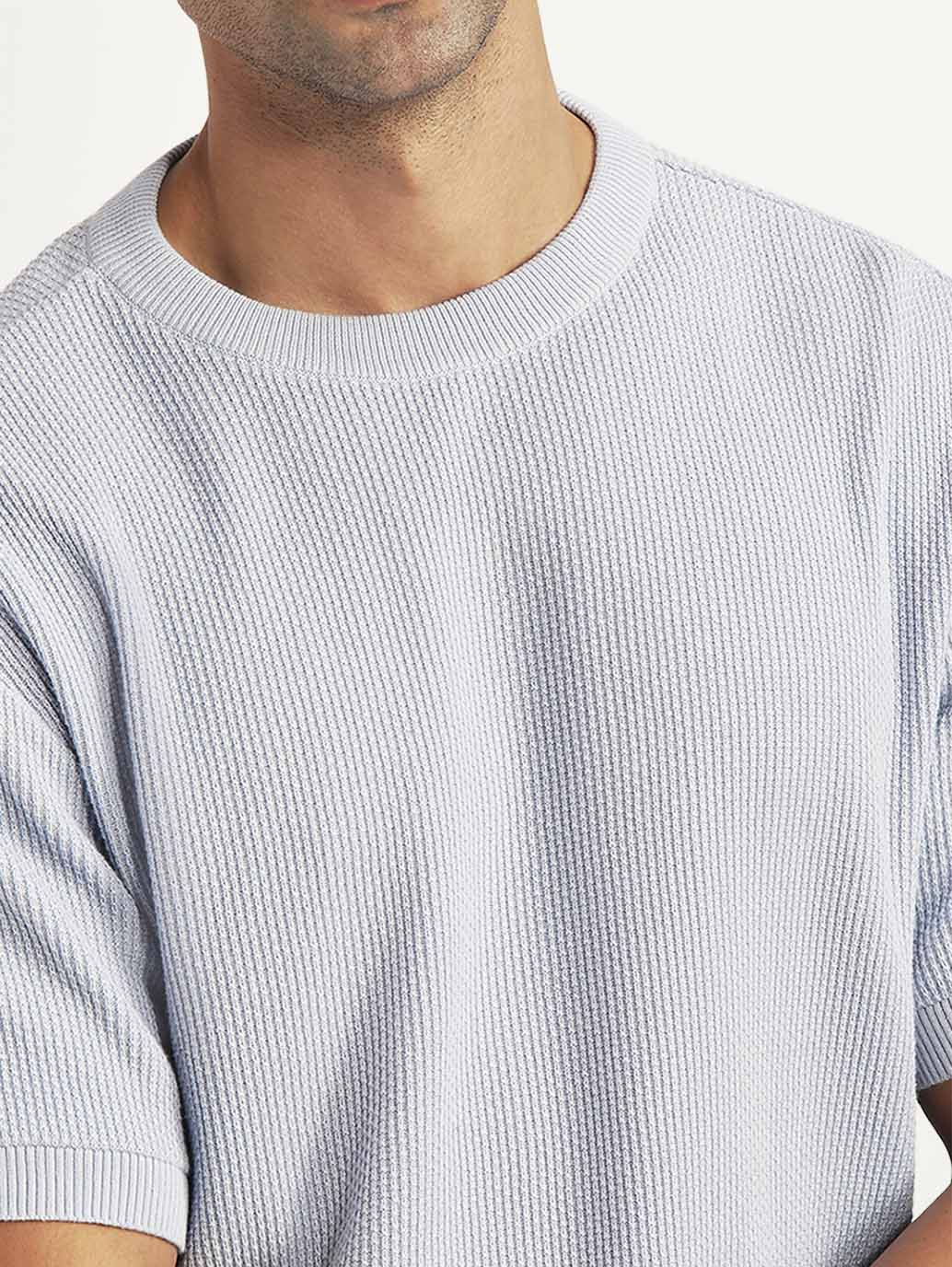 Men's Textured Lilac Slim Fit T-shirt - Detail View