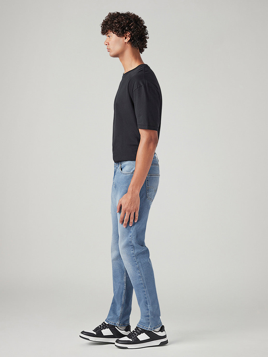 Men's 511 Light Indigo Slim Fit Mid Rise Jeans - Side View