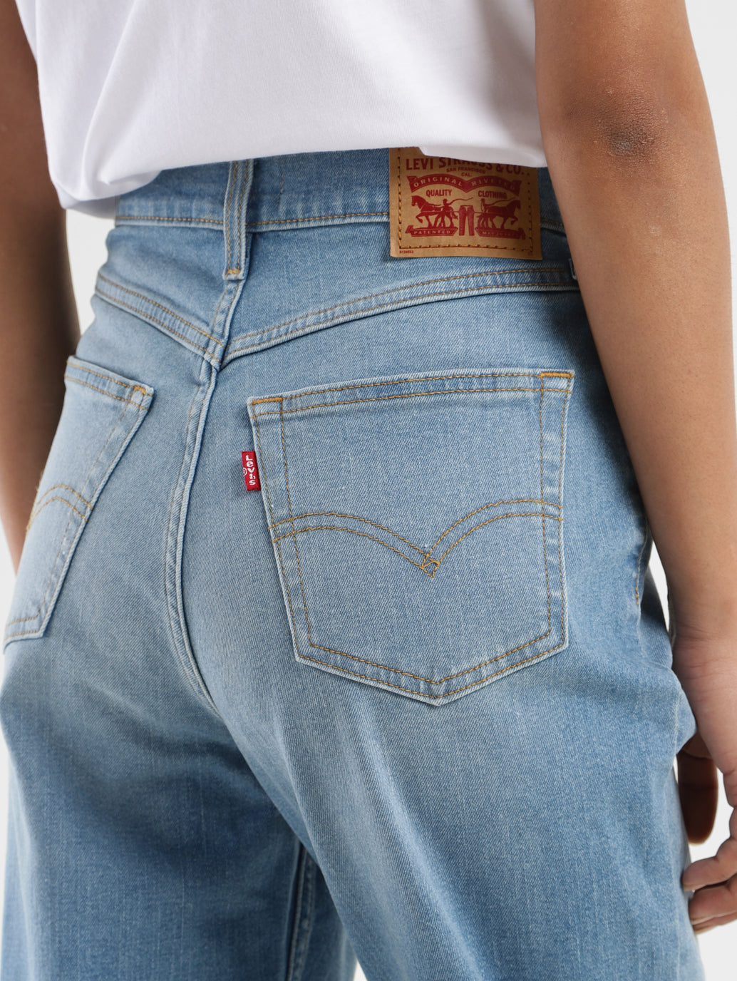 Women's Blue Mom Loose Fit High Rise Jeans – Levis India Store