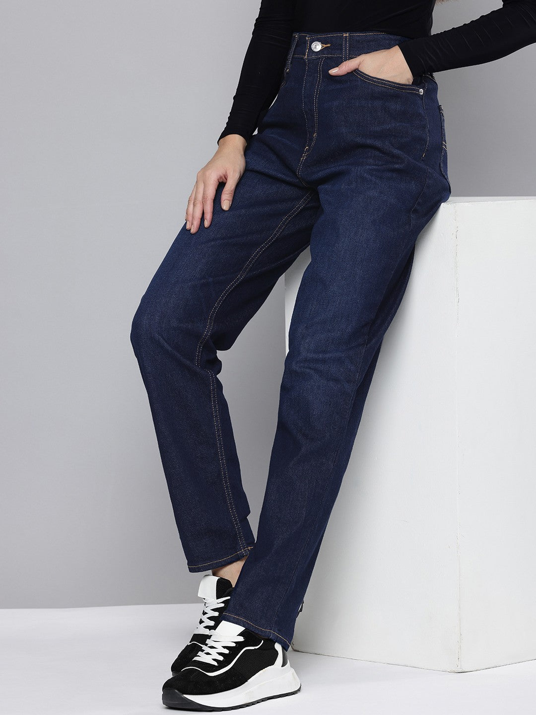 Women's High Rise 80's New Mom Relaxed Tapered Fit Jeans