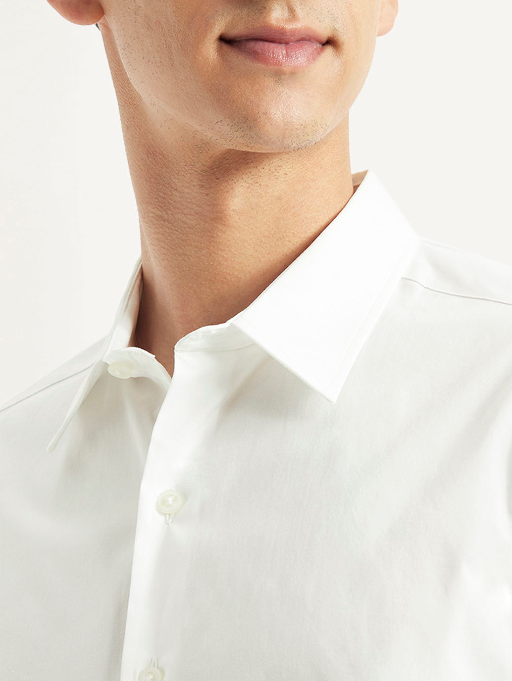 Men's Redloop Solid Slim Fit Shirt - Detail View