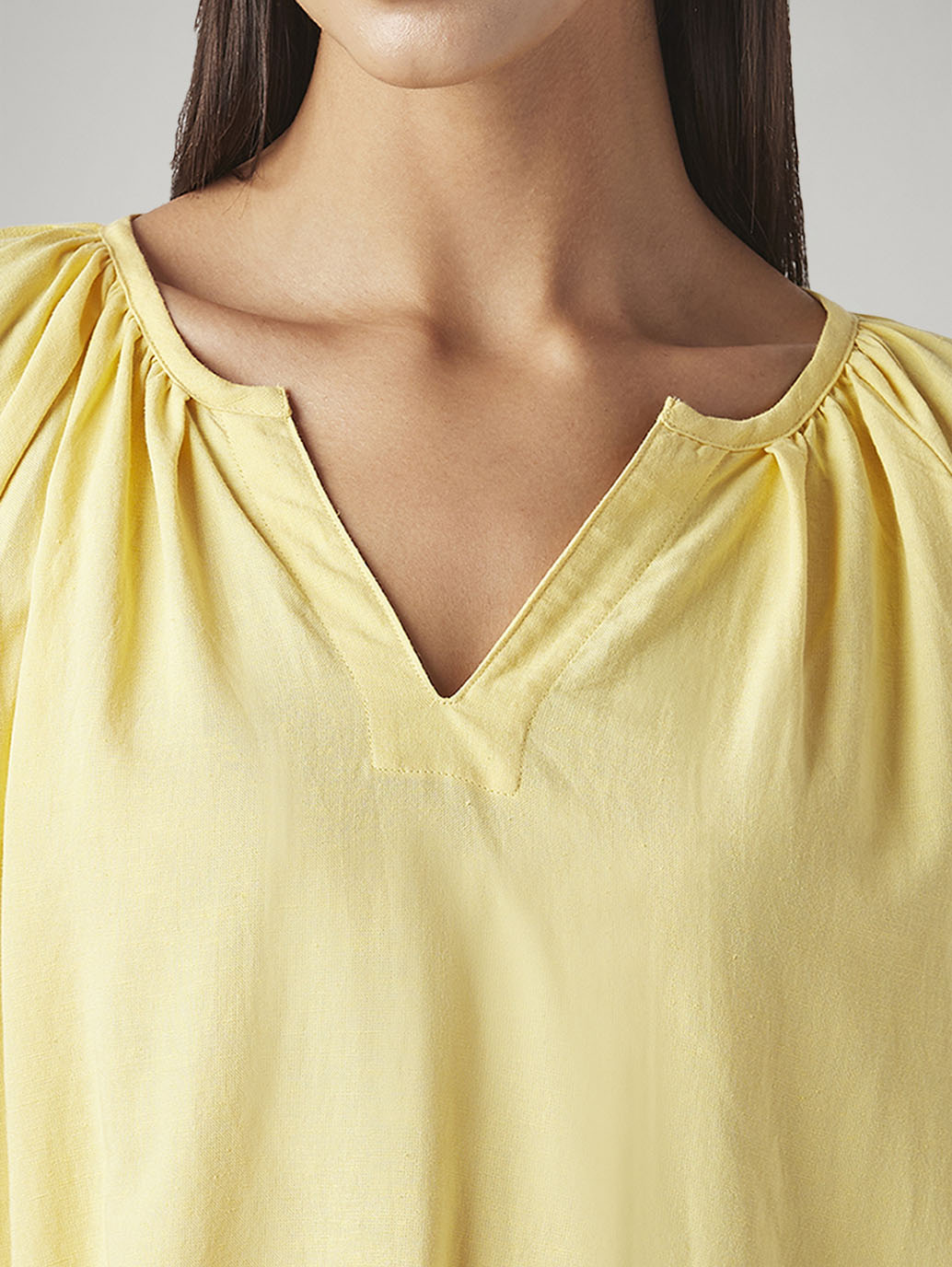 Women's Solid Regular Fit Linen Top – Levis India Store