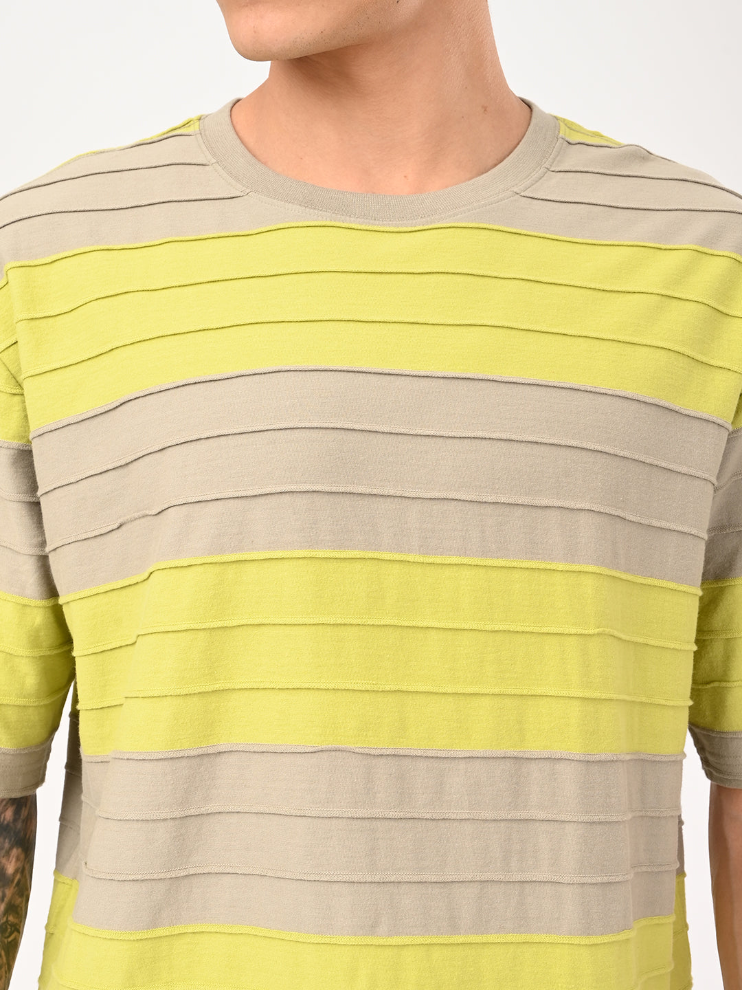 Men's Striped Loose Fit Textured T-Shirt - detail View