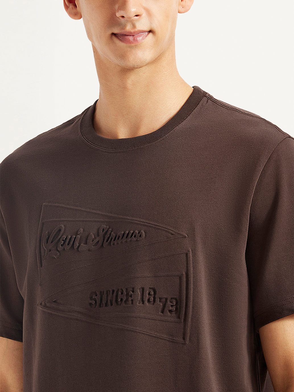 Men's Embossed Crew Neck T-shirt – Levis India Store