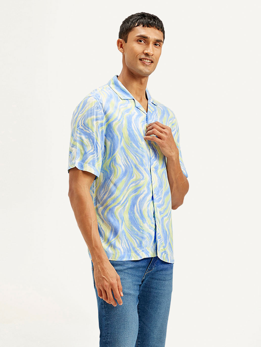 Men's Resort Collar Abstract Loose Fit Shirt - Side View