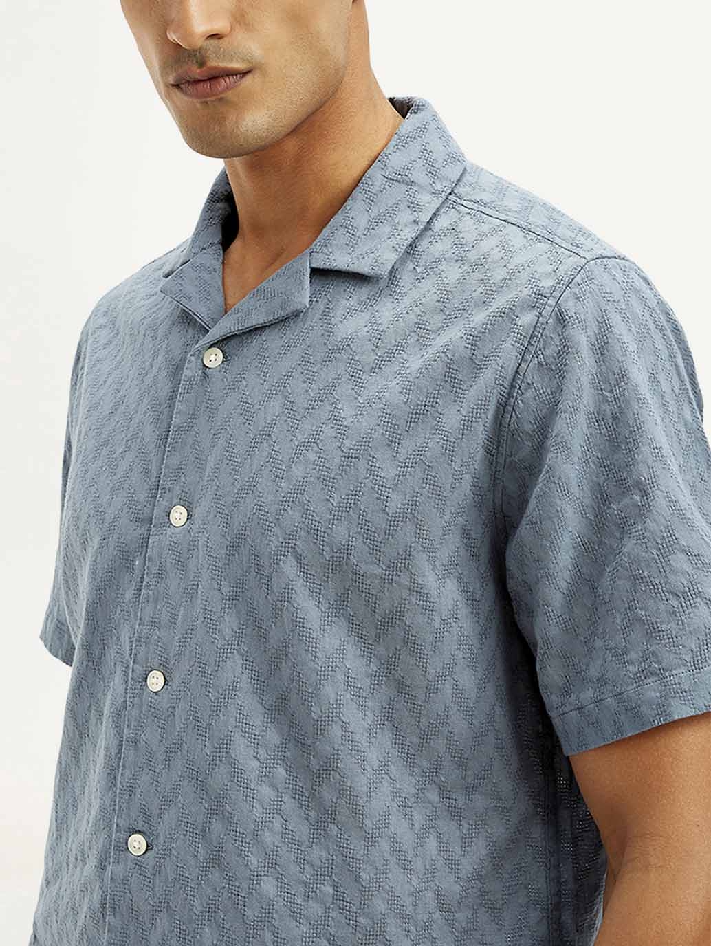 Men's Resort Collar Chevron Loose Fit Shirt - Detail View