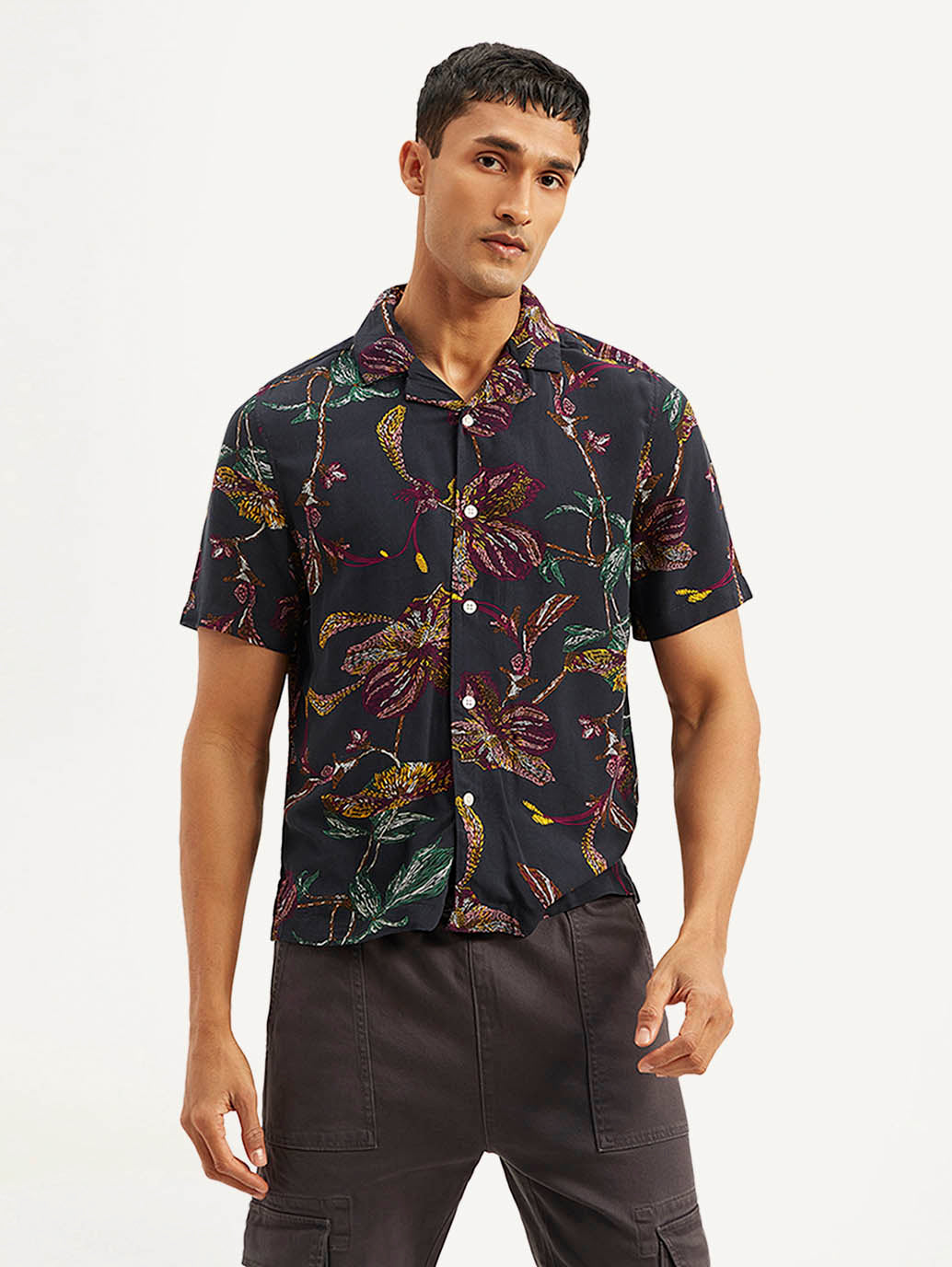 Men's Resort Collar Floral Relaxed Fit Camp Shirt - Technical View