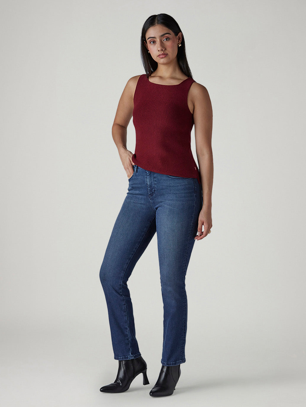 Women's 724 Dark Indigo Slim Straight Fit High Rise Redloop Jeans - Styleshot View