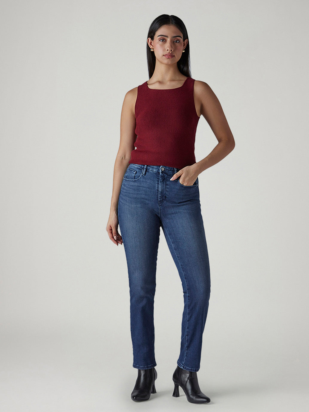 Women's 724 Dark Indigo Slim Straight Fit High Rise Redloop Jeans - Front View
