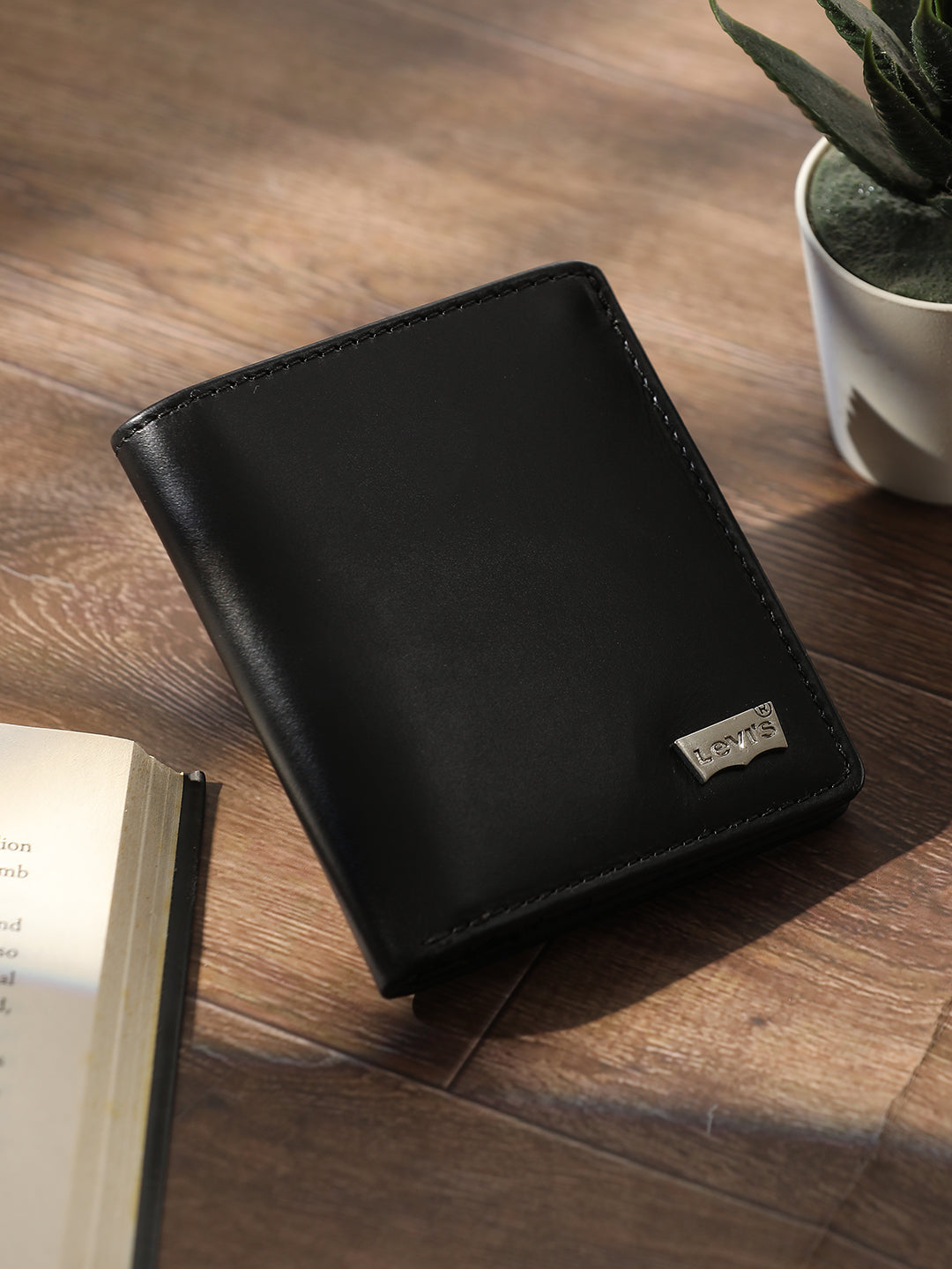 Men's Black Solid Card Holder - 443ffe9c-4f16-4f2e-a29c-8b68199c4ffa View