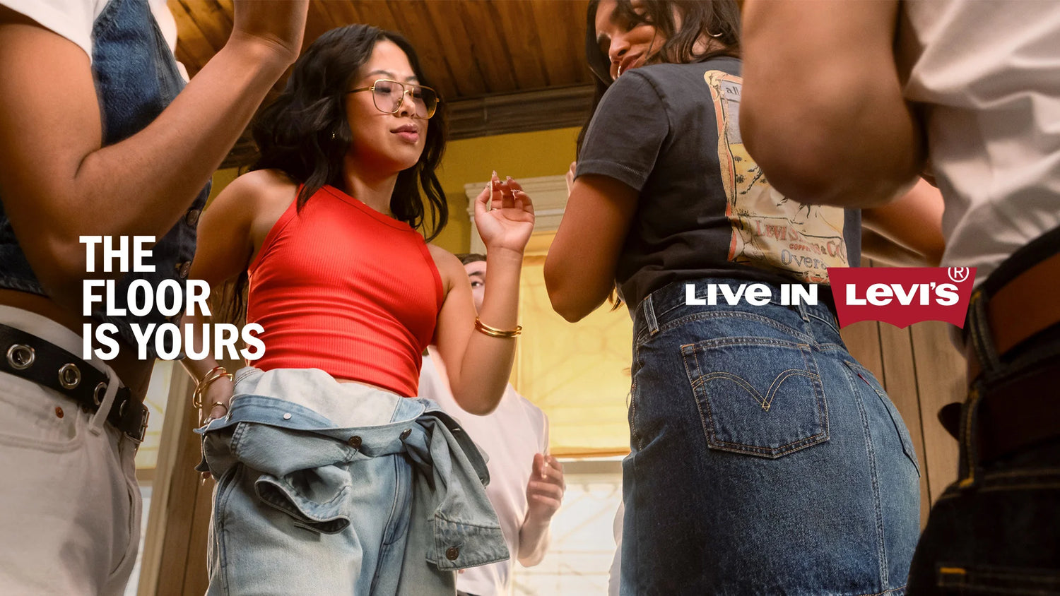 Levis live in online