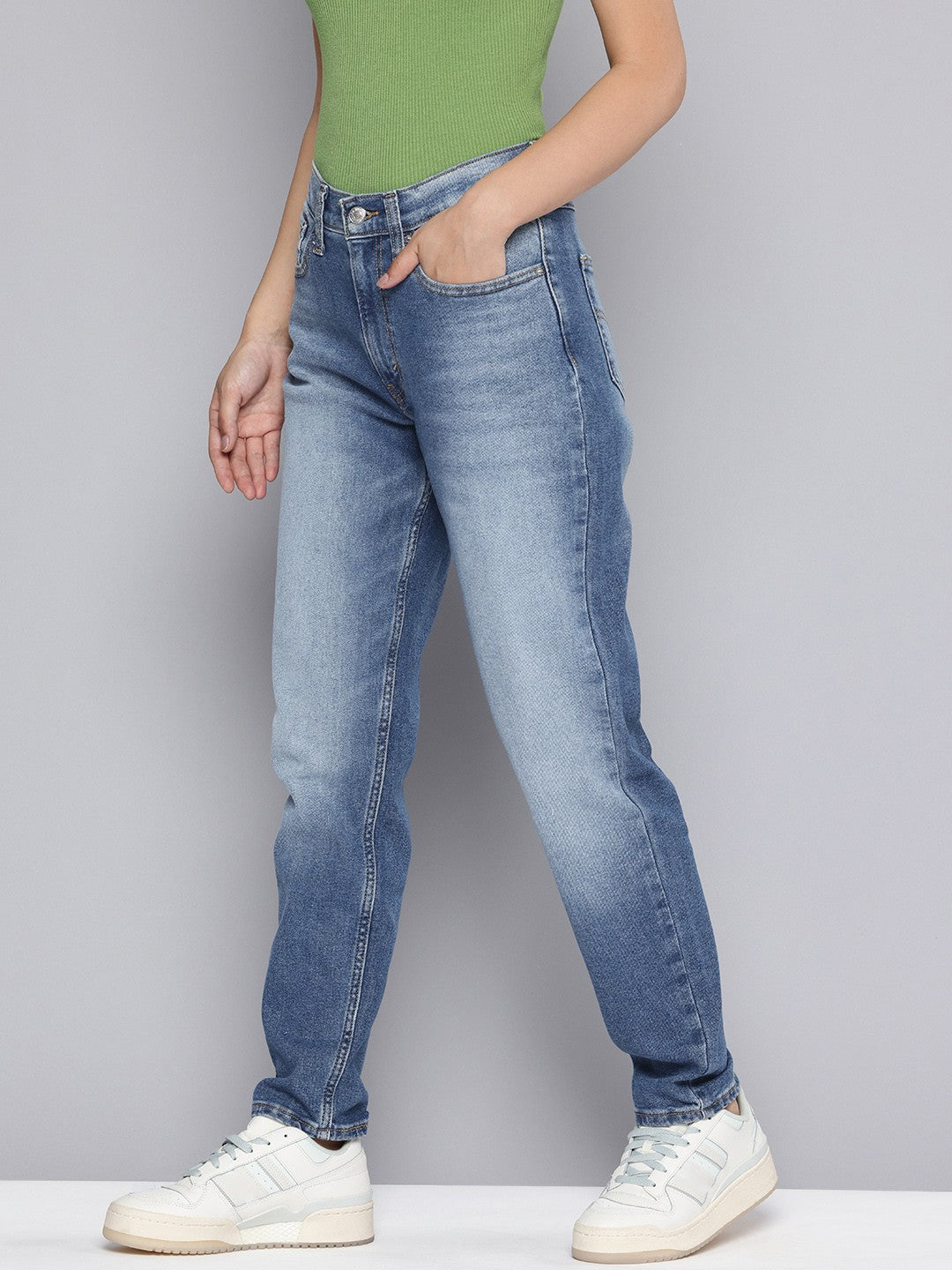 Women's 80s Mom Blue Loose Fit Mid Rise Jeans - a321cb2e-834b-44b8-a304-0b2f483e83e41739531520076-Womens-Mid-Rise-Relaxed-Tapered-Fit-Blue-Jeans-6501739531519-2 View