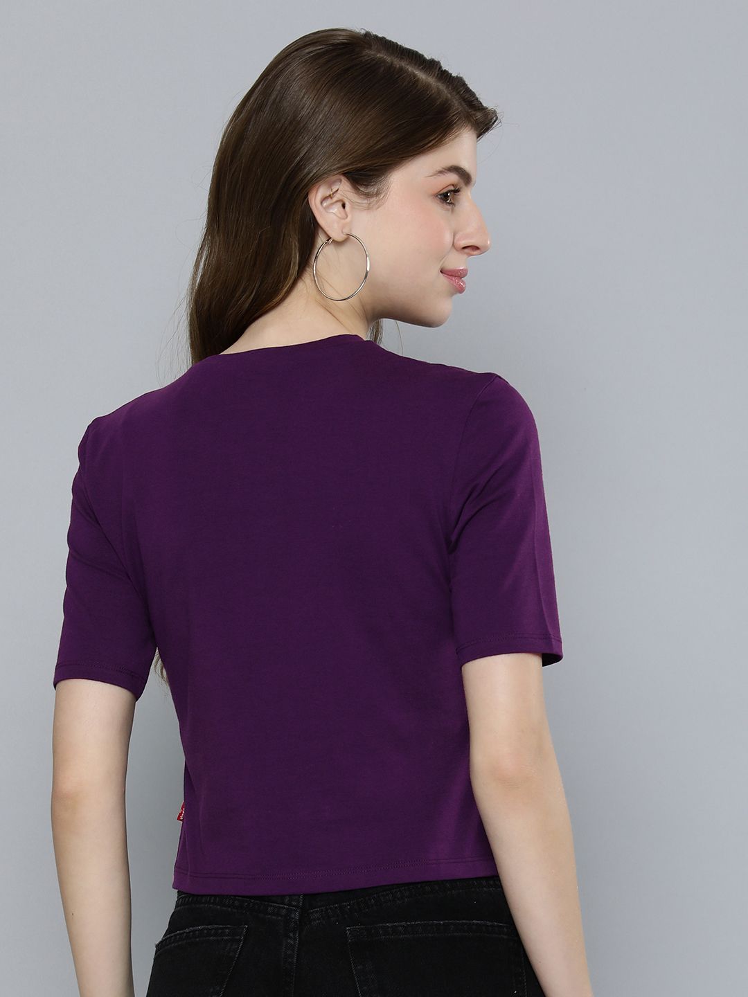 Women's Brand Logo Slim Fit T-shirt - ac15320d-ace0-44a3-b30e-1a9c2ba5b20d1710998069649-Levis-Women-Tshirts-6621710998069329-4 View