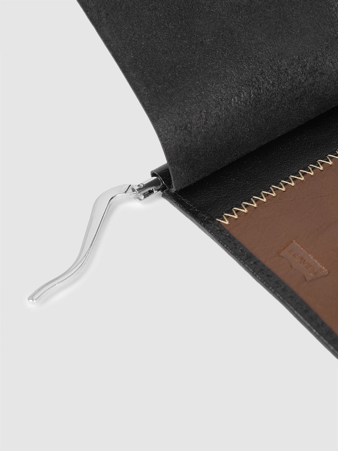 Men's Black Solid Card Holder - c032a1b1-5745-43b0-8f45-01cb7fc5c2b91742210059345-Men-Black--Tan-solid-Leather-Cardholder-9851742210058943-7 View