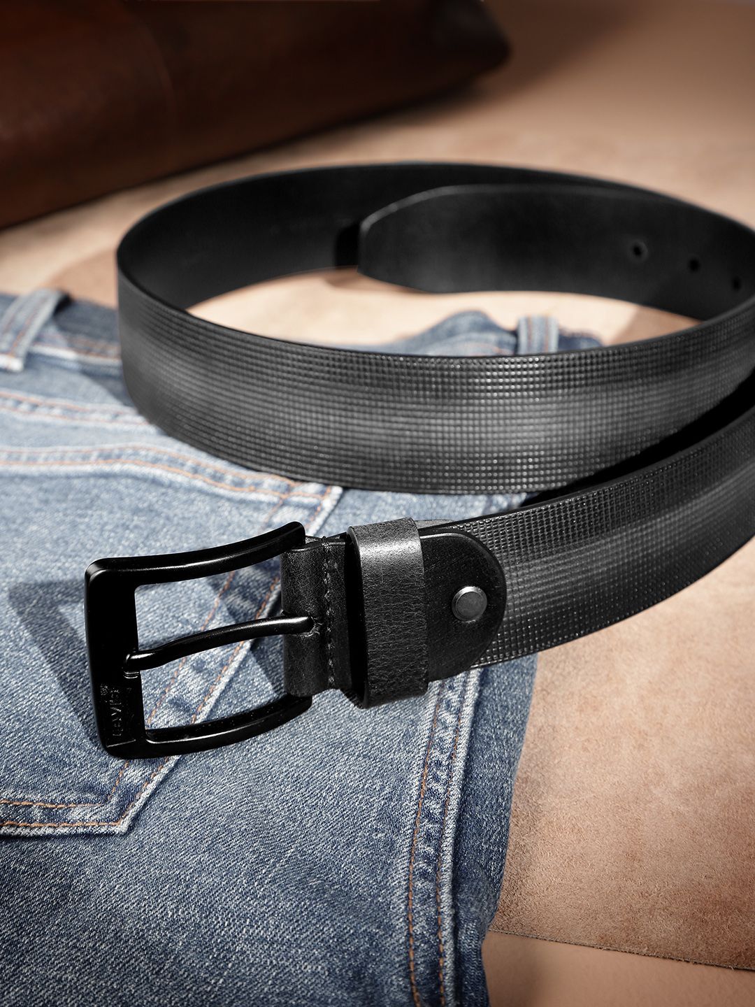 Men's Black Textured Belt - cd6a7b8e-9f80-4cb9-bd2b-ca3b2b17a1f71744201271171-Levis-Men-Textured-Leather-Belt-291744201270858-1 View