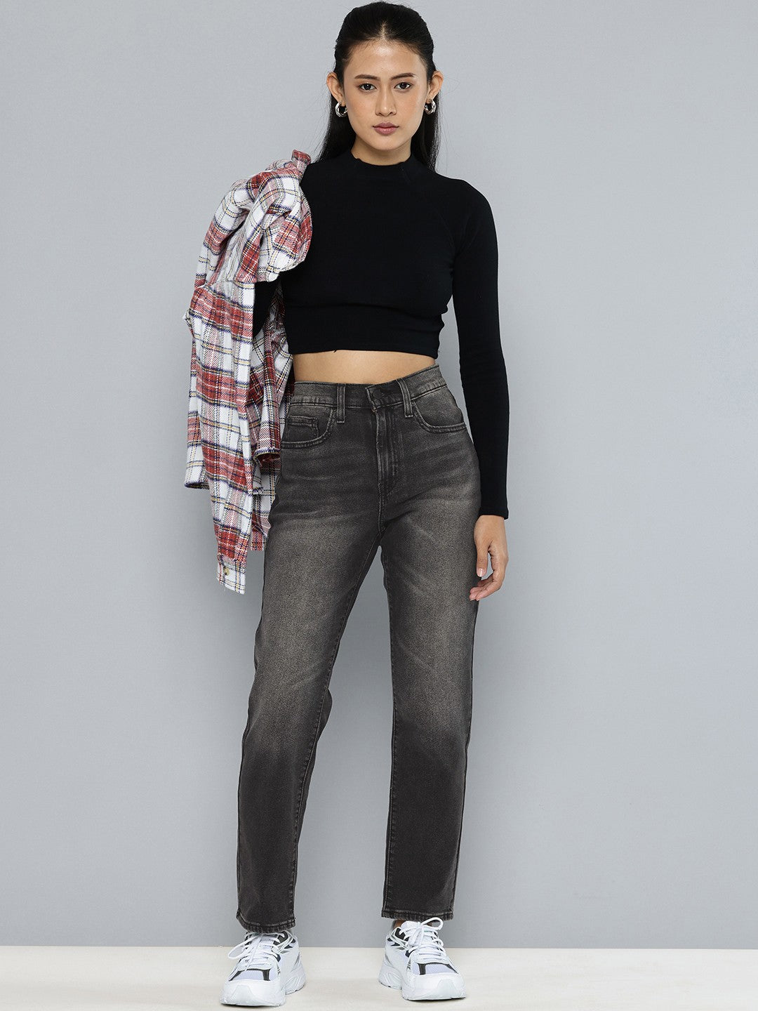 Women's 724 Black Straight Fit High Rise Jeans